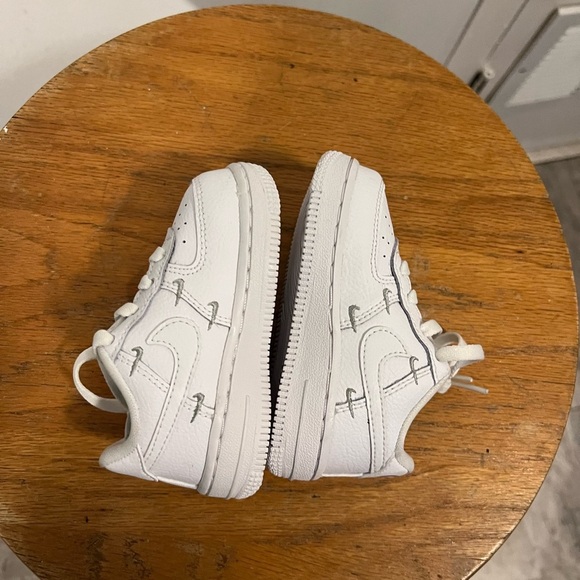 Nike Kids White Sneakers Air Force 1 size 5c - Picture 3 of 11